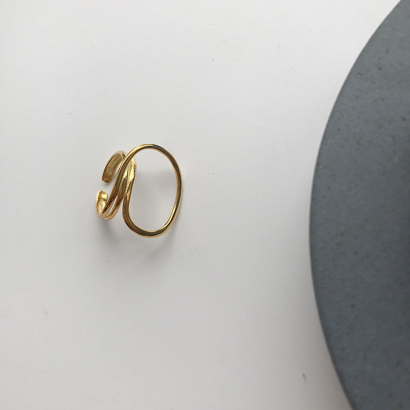 Oval Abstract Design Open Ring In Gold