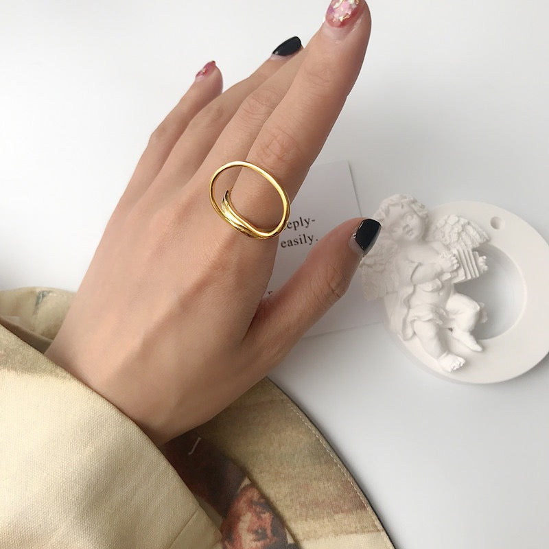 Oval Abstract Design Open Ring In Gold