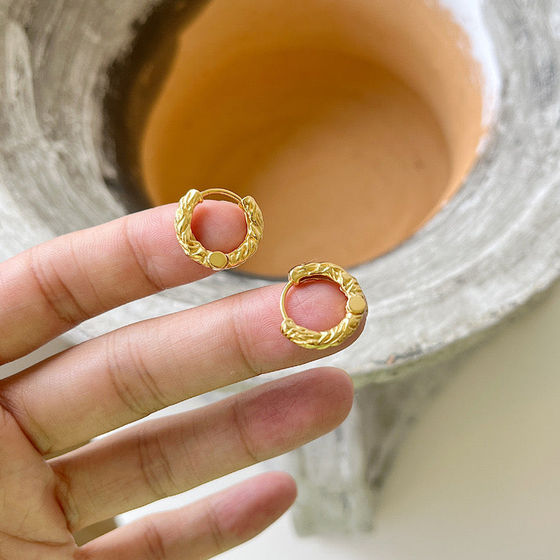 Textured Hoop Earrings In Gold