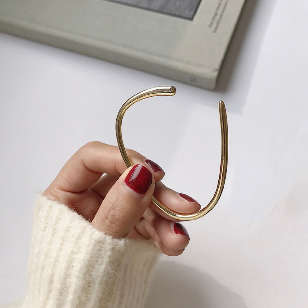 Figure Triangular Bendy Sleek Bracelet In Gold