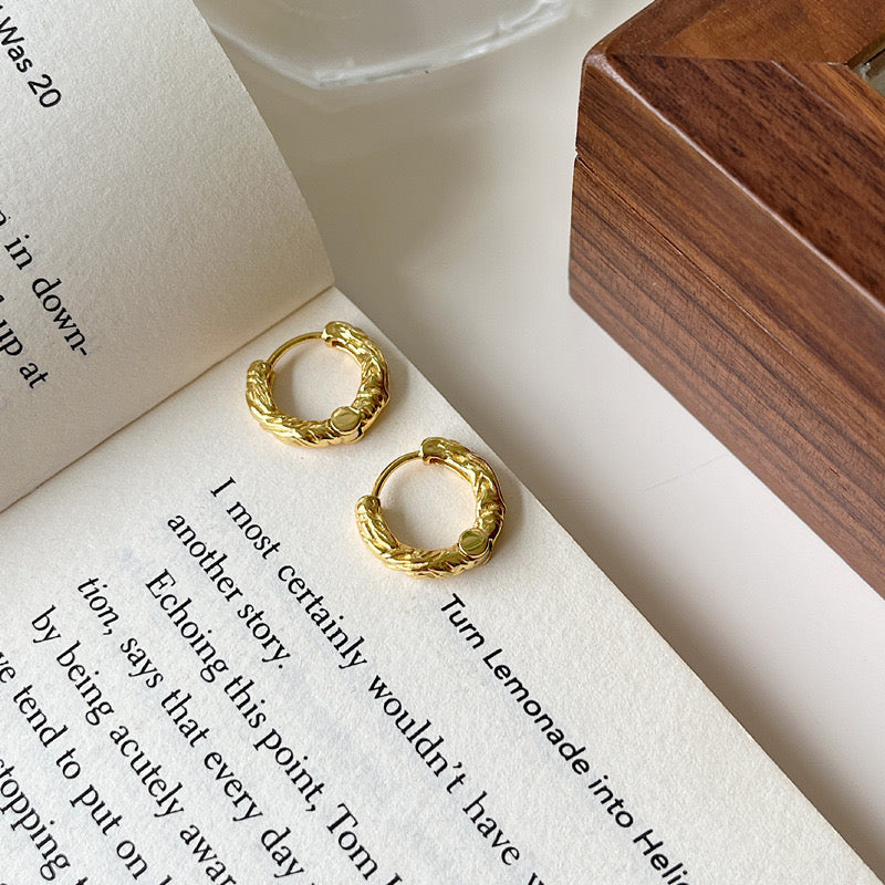 Textured Hoop Earrings In Gold