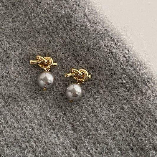 Knot Grey Pearl Earrings In Gold