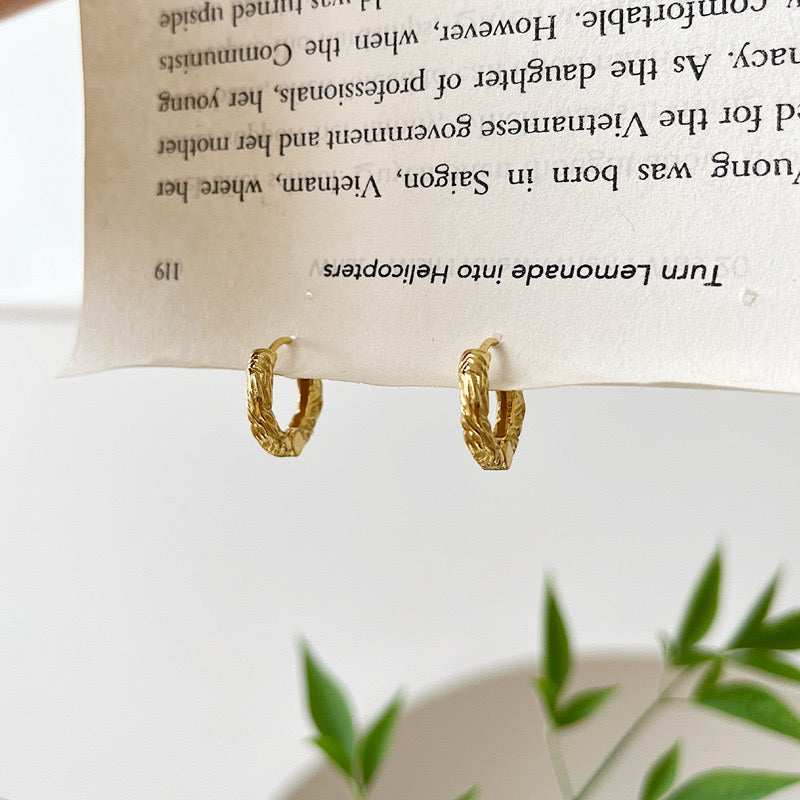 Textured Hoop Earrings In Gold