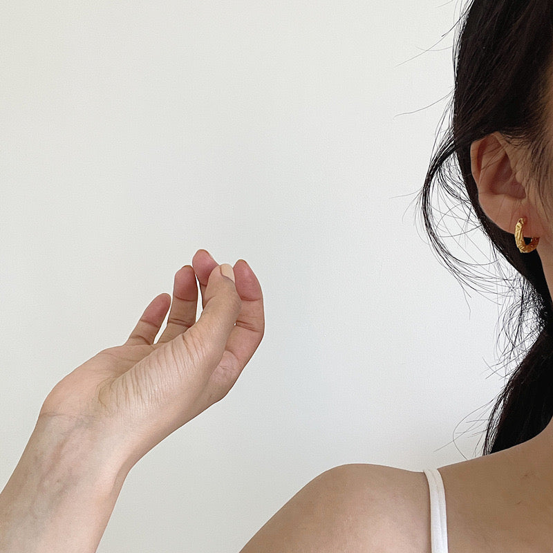 Textured Hoop Earrings In Gold