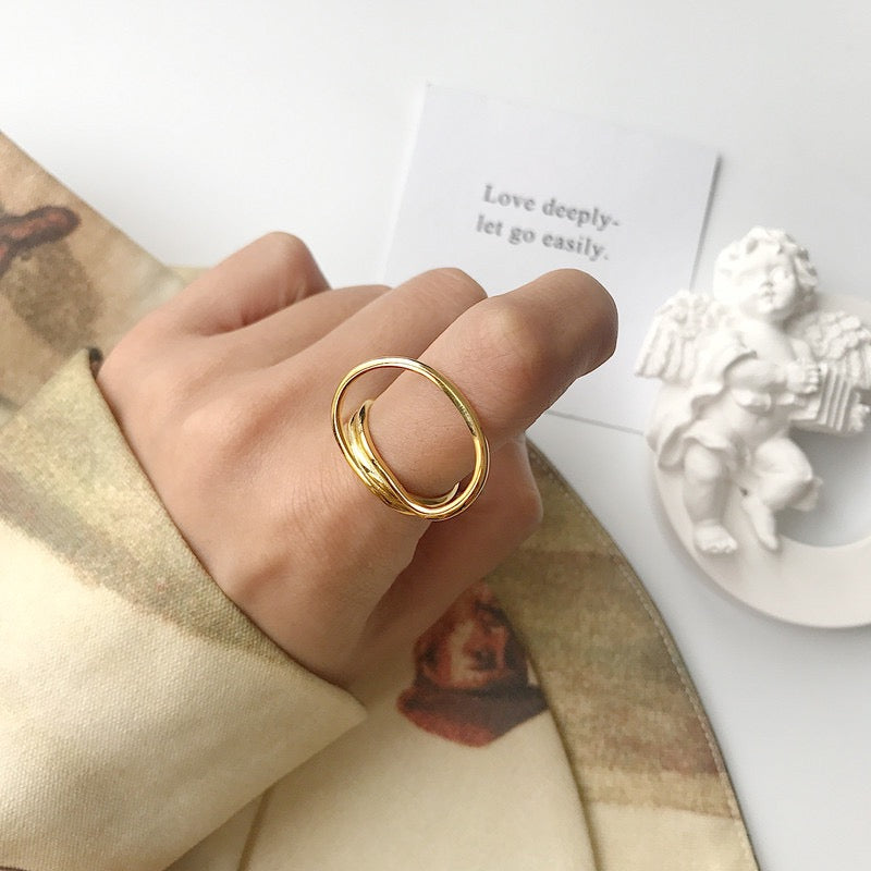 Oval Abstract Design Open Ring In Gold