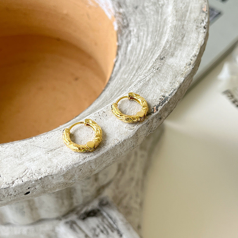 Textured Hoop Earrings In Gold