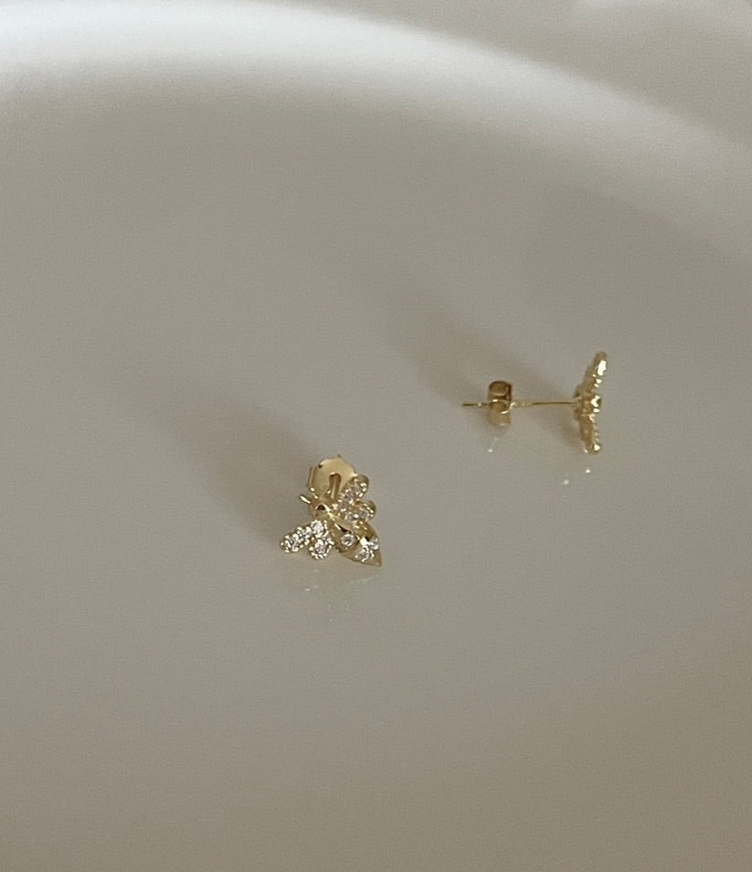 Mondayfree Jewelry little bee stud earrings in gold