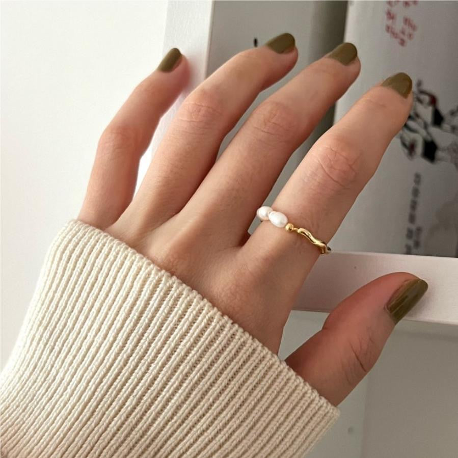 Two Toned Little Pearl Ring In Gold And Silver