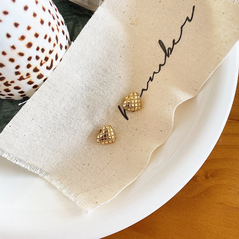 Patterned Heart Stud Earrings In Gold