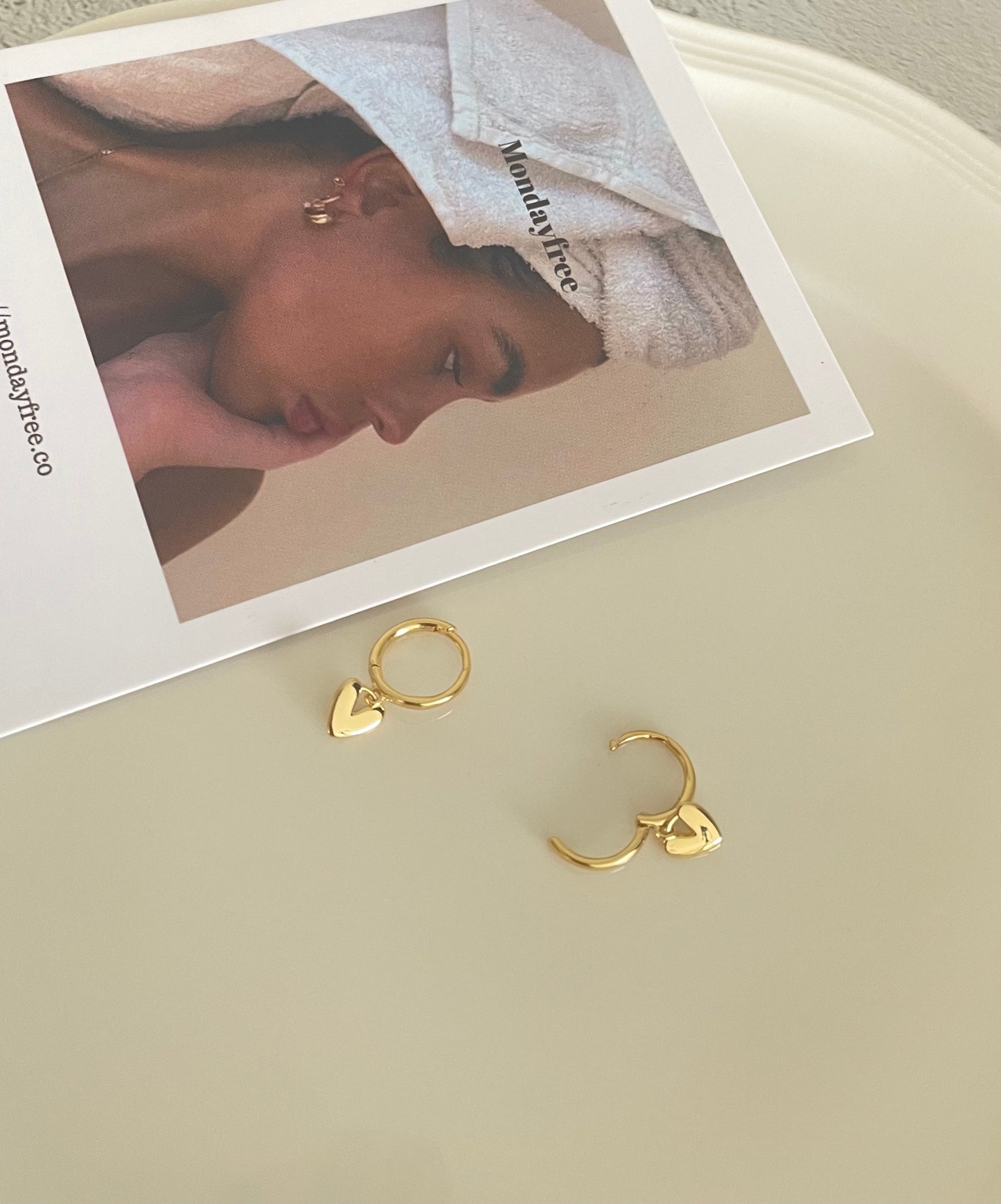 Mondayfree Jewelry hoop earrings huggies with heart pendants in gold