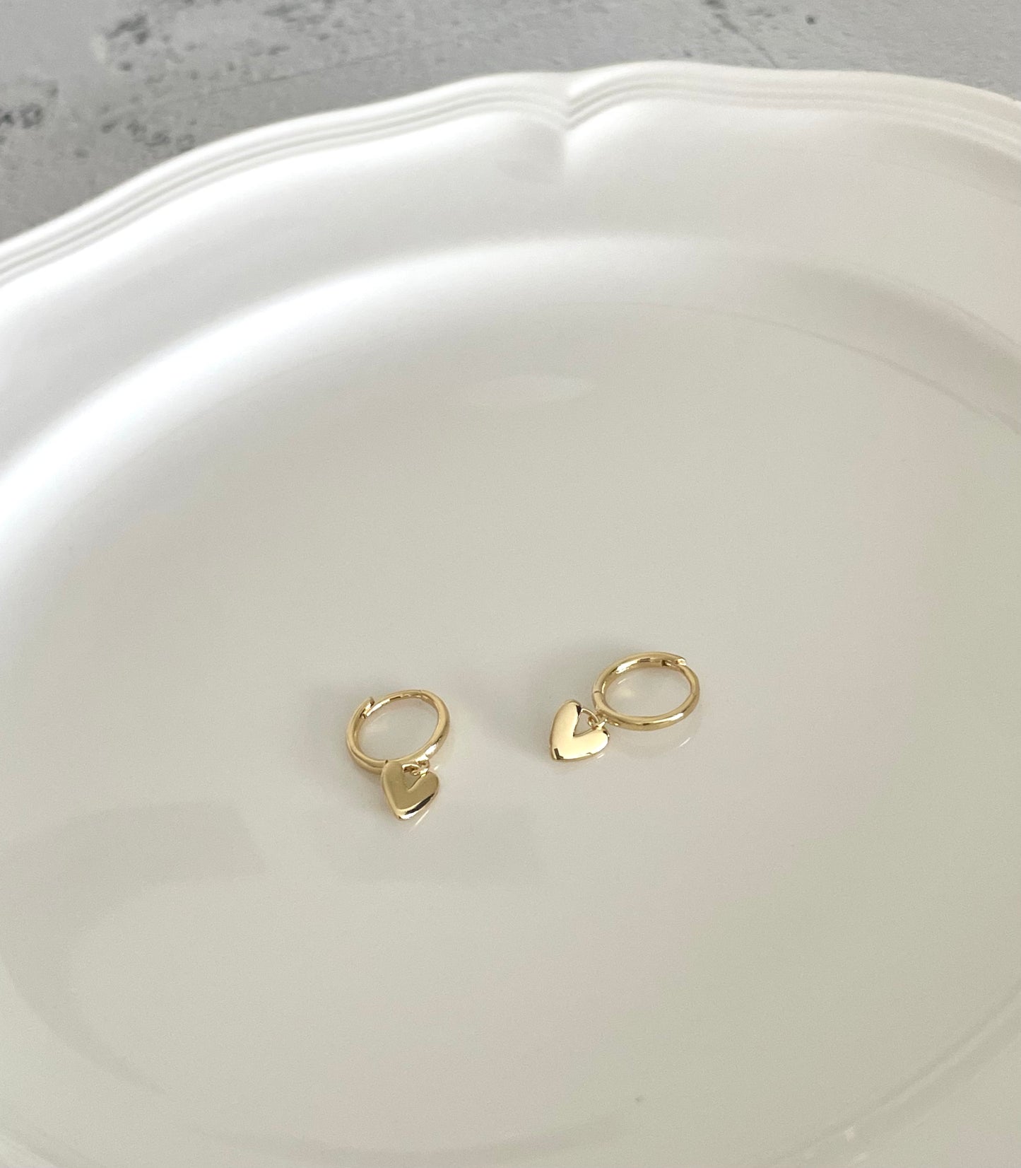 Mondayfree Jewelry hoop earrings huggies with heart pendants in gold