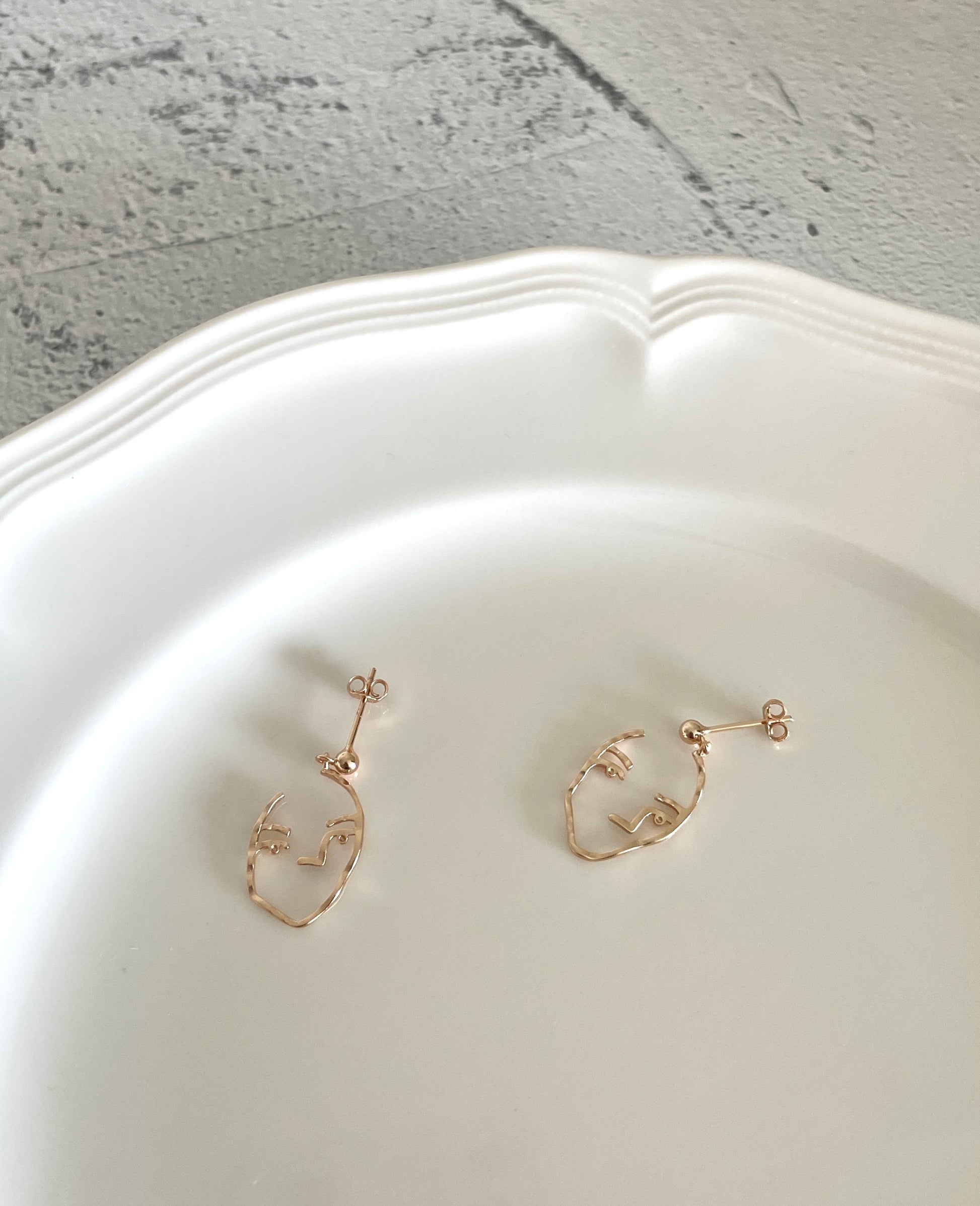 Mondayfree Jewelry abstract face earrings in gold